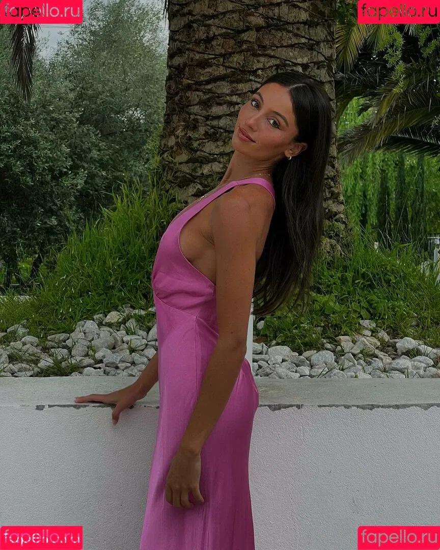 Phoebe Chakar Onlyfans Photo Gallery 