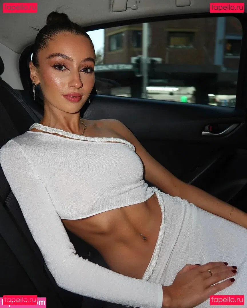 Phoebe Chakar Onlyfans Photo Gallery 