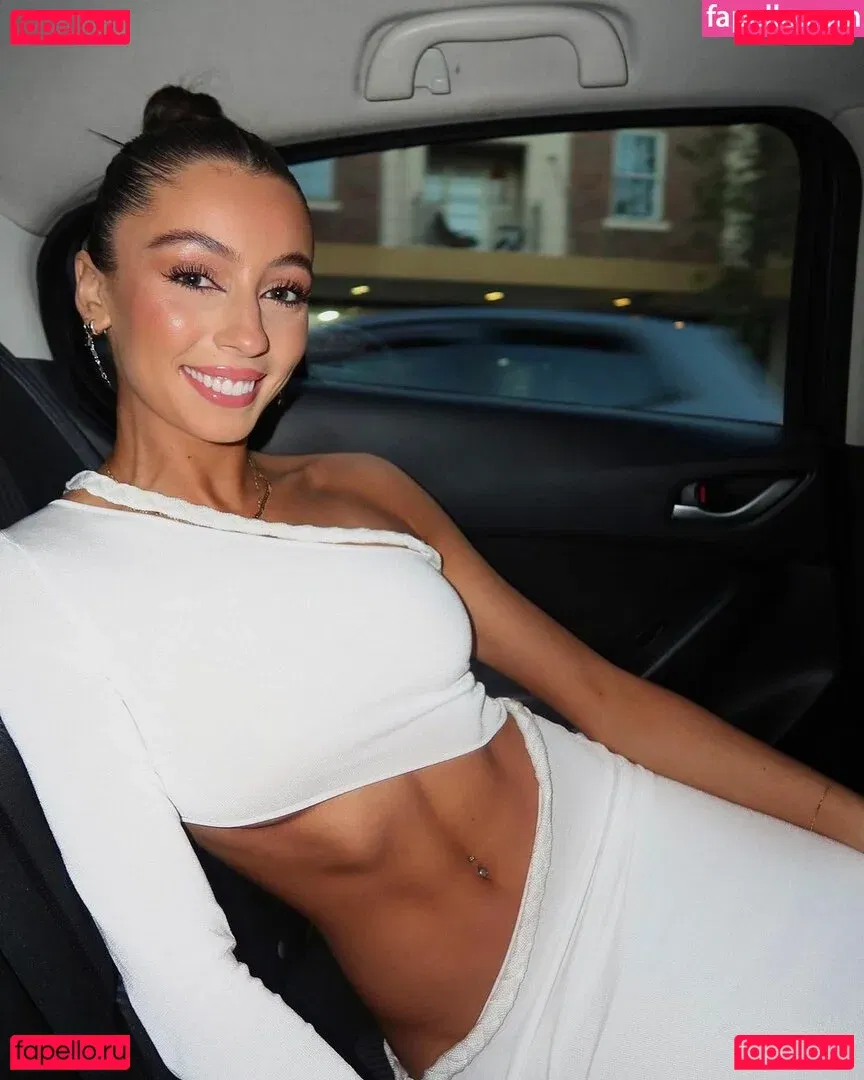 Phoebe Chakar Onlyfans Photo Gallery 