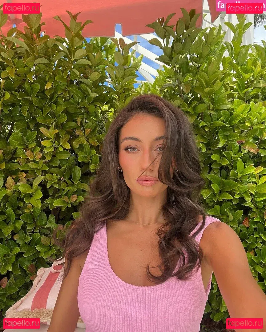 Phoebe Chakar Onlyfans Photo Gallery 