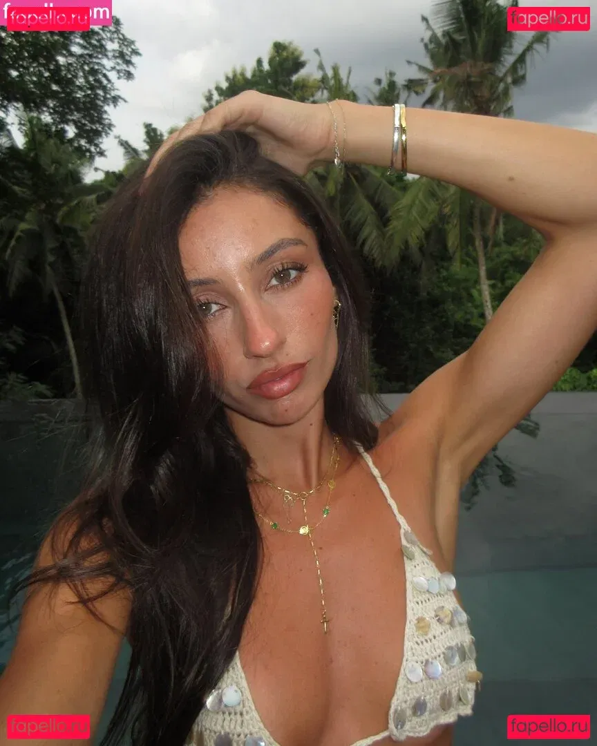 Phoebe Chakar Onlyfans Photo Gallery 