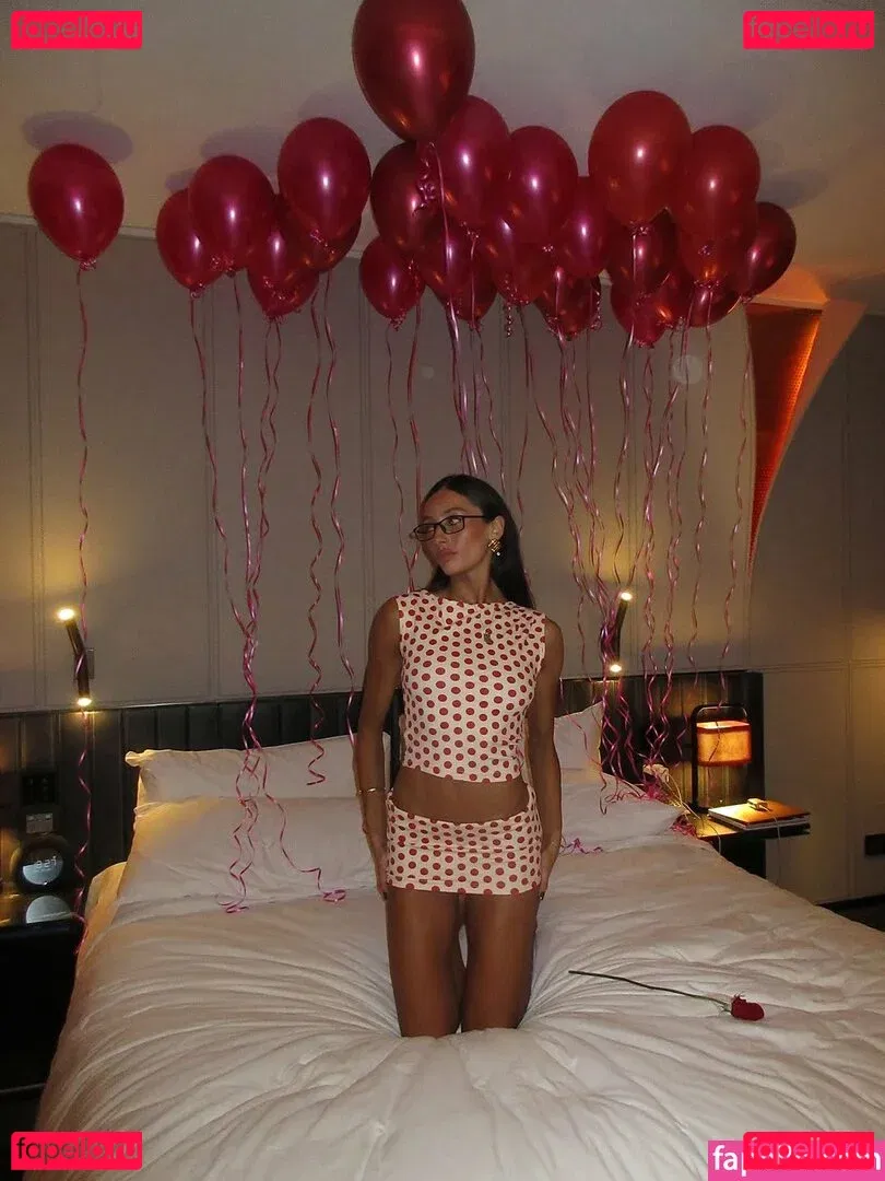 Phoebe Chakar Onlyfans Photo Gallery 