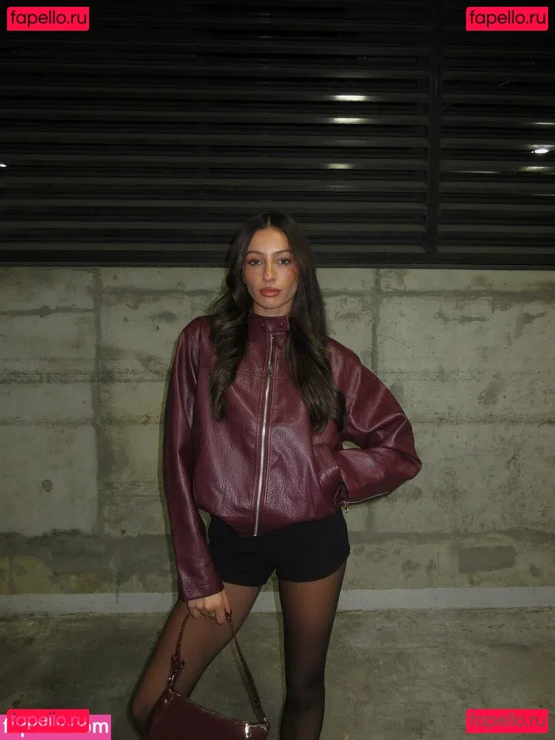 Phoebe Chakar Onlyfans Photo Gallery 