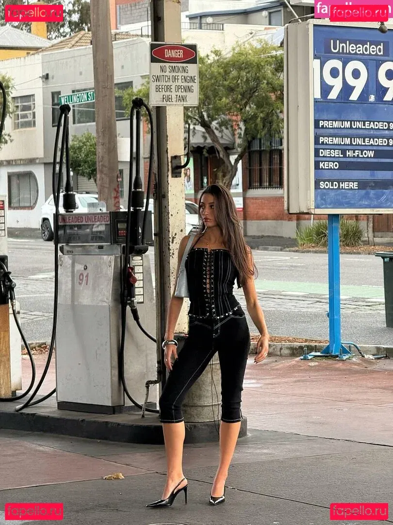 Phoebe Chakar Onlyfans Photo Gallery 