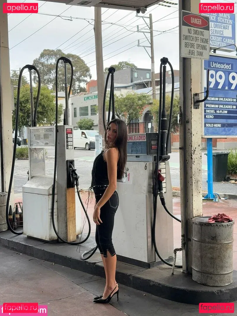 Phoebe Chakar Onlyfans Photo Gallery 