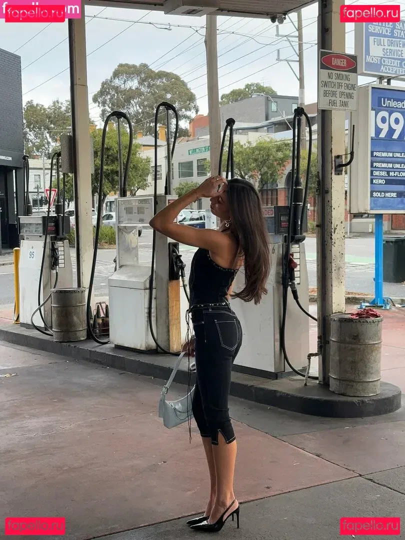 Phoebe Chakar Onlyfans Photo Gallery 