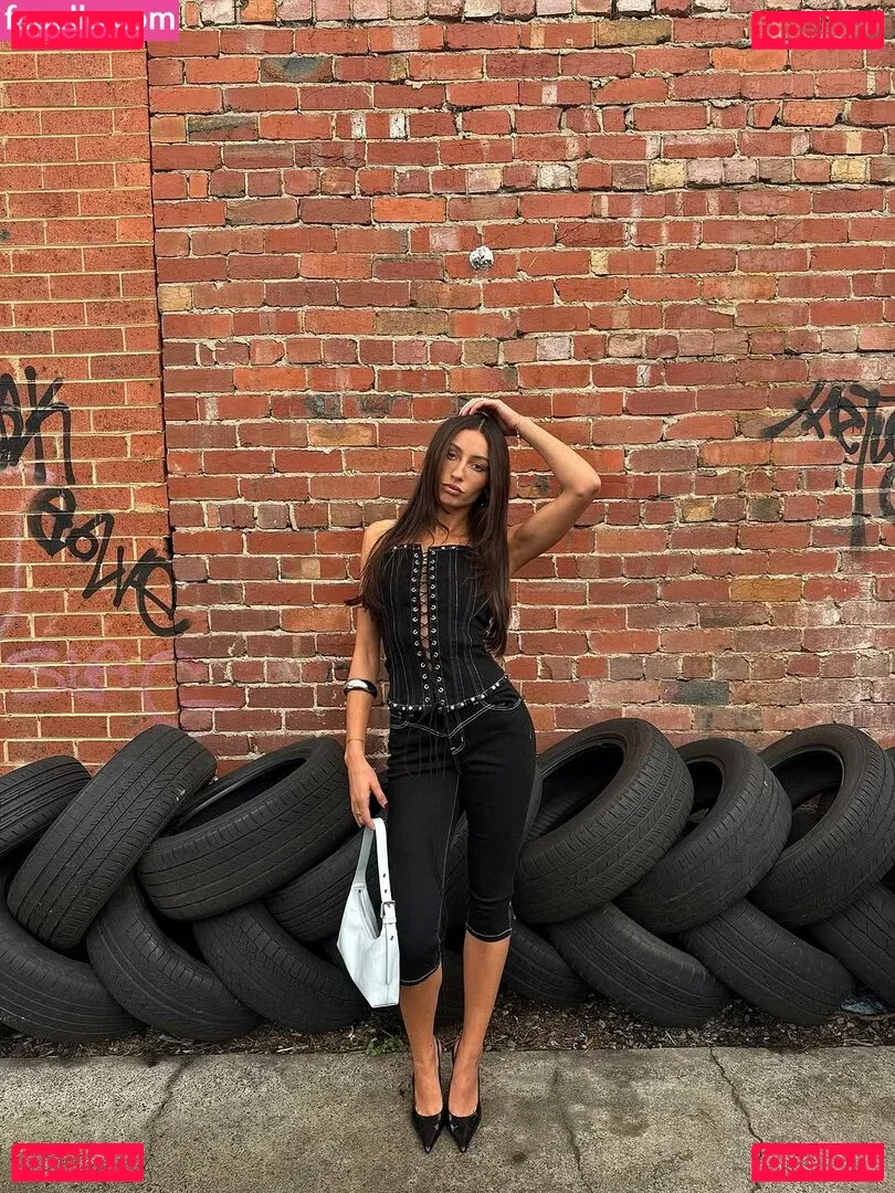 Phoebe Chakar Onlyfans Photo Gallery 