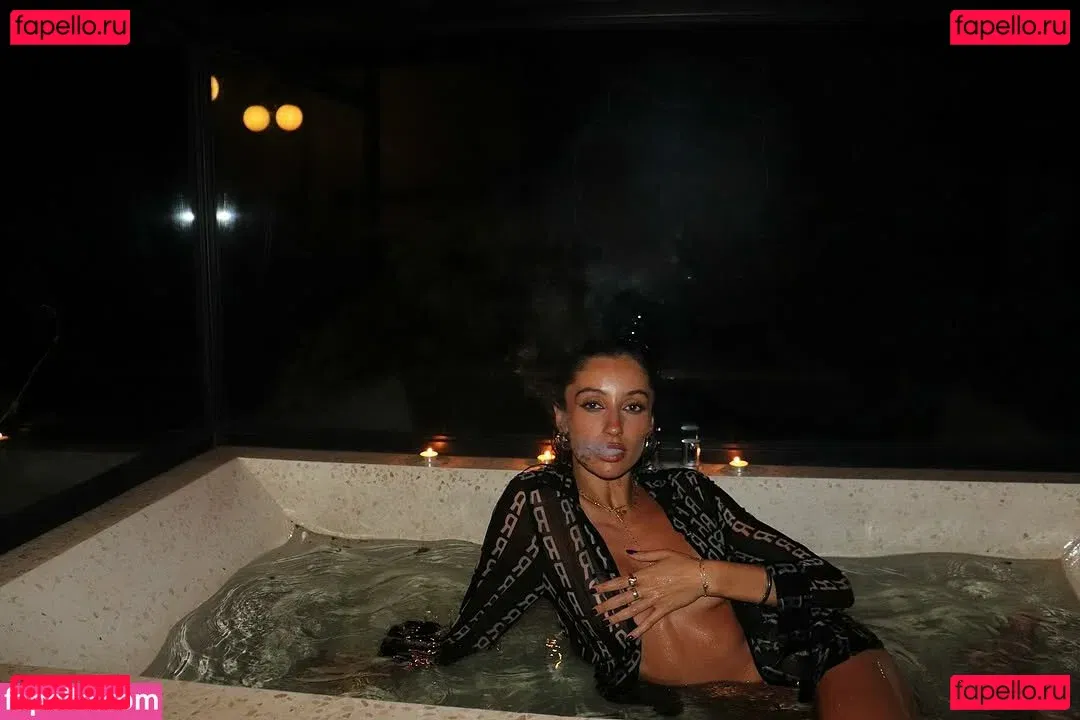 Phoebe Chakar Onlyfans Photo Gallery 