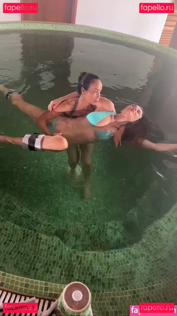 Elizabeth Jane Hurley Onlyfans Photo Gallery 