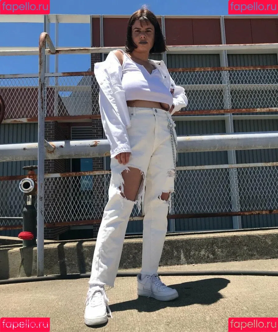 Mirra R Onlyfans Photo Gallery 