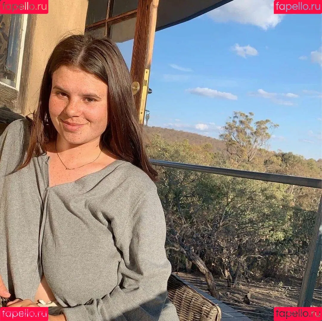 Mirra R Onlyfans Photo Gallery 