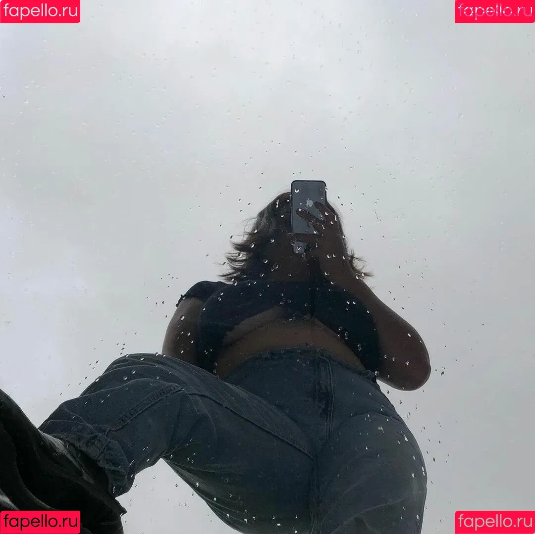 Mirra R Onlyfans Photo Gallery 
