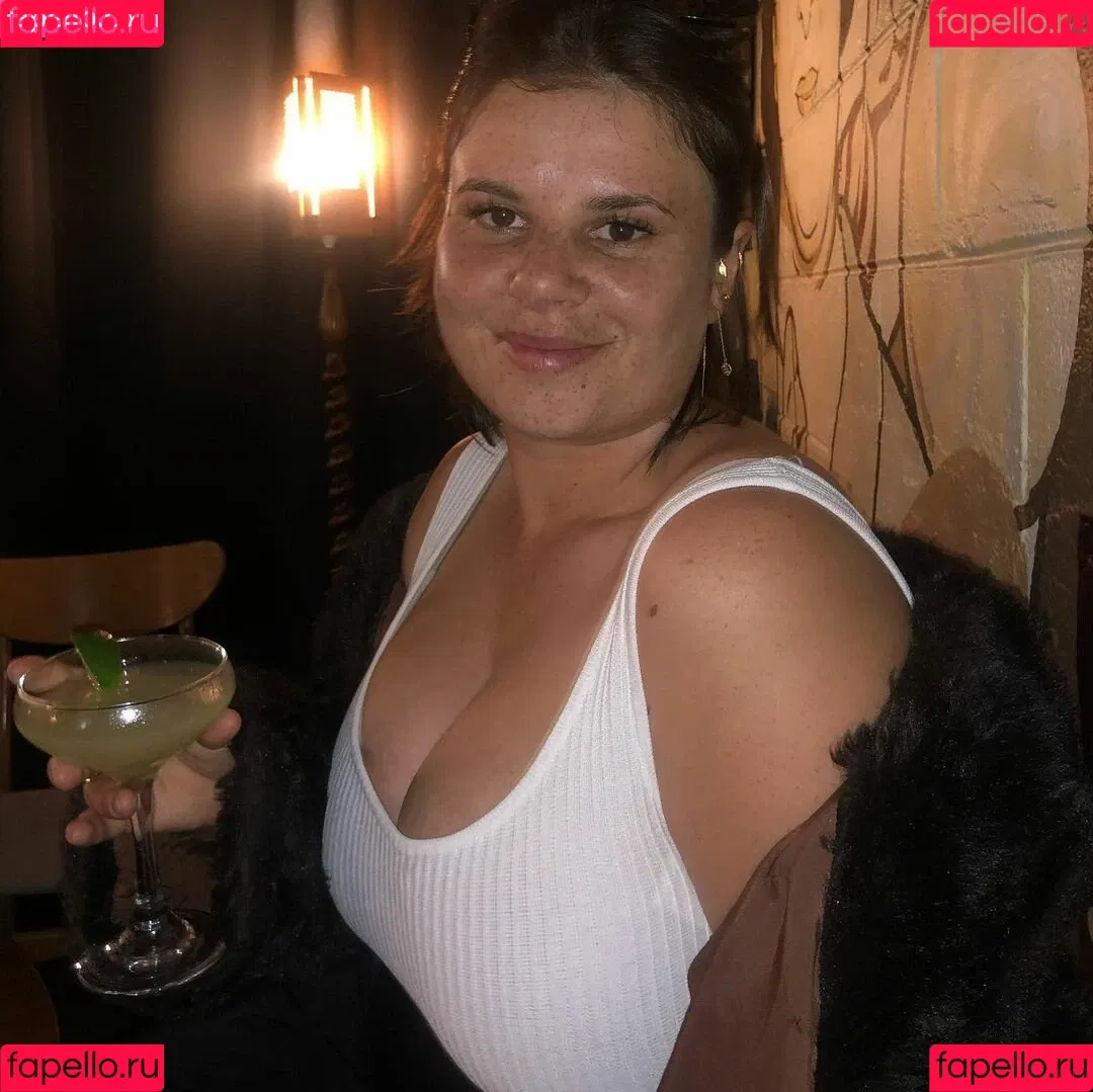 Mirra R Onlyfans Photo Gallery 