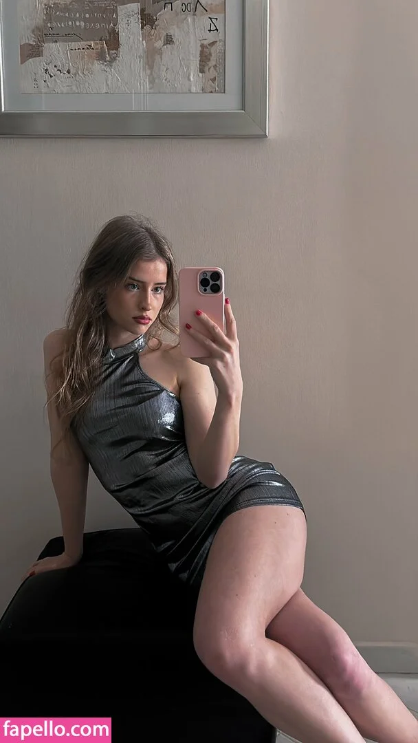 Mirra R Onlyfans Photo Gallery 