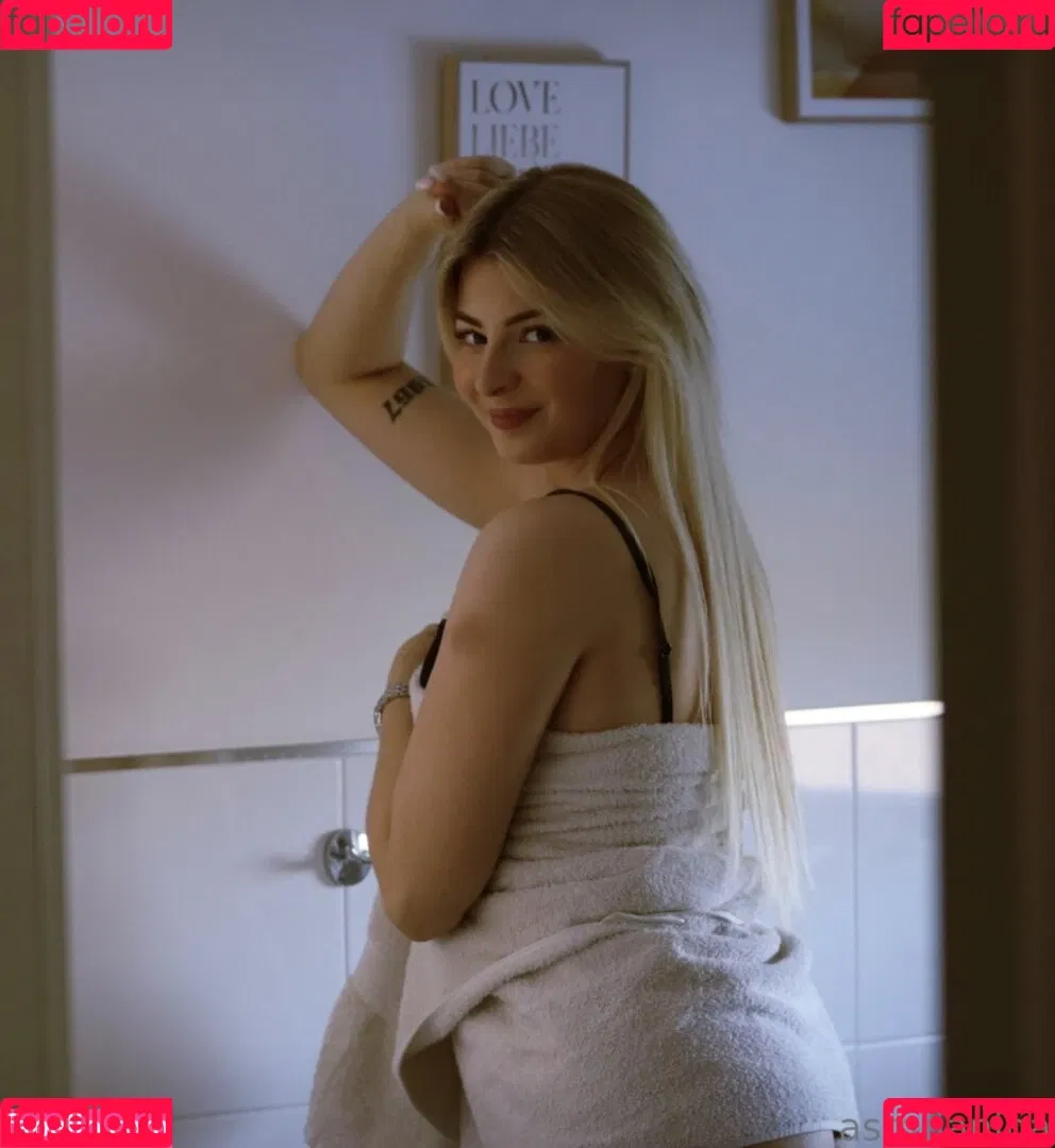 ASMR Janina Onlyfans Photo Gallery 