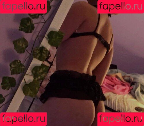 melowo.owo Onlyfans Photo Gallery 