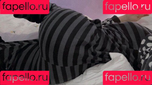 melowo.owo Onlyfans Photo Gallery 