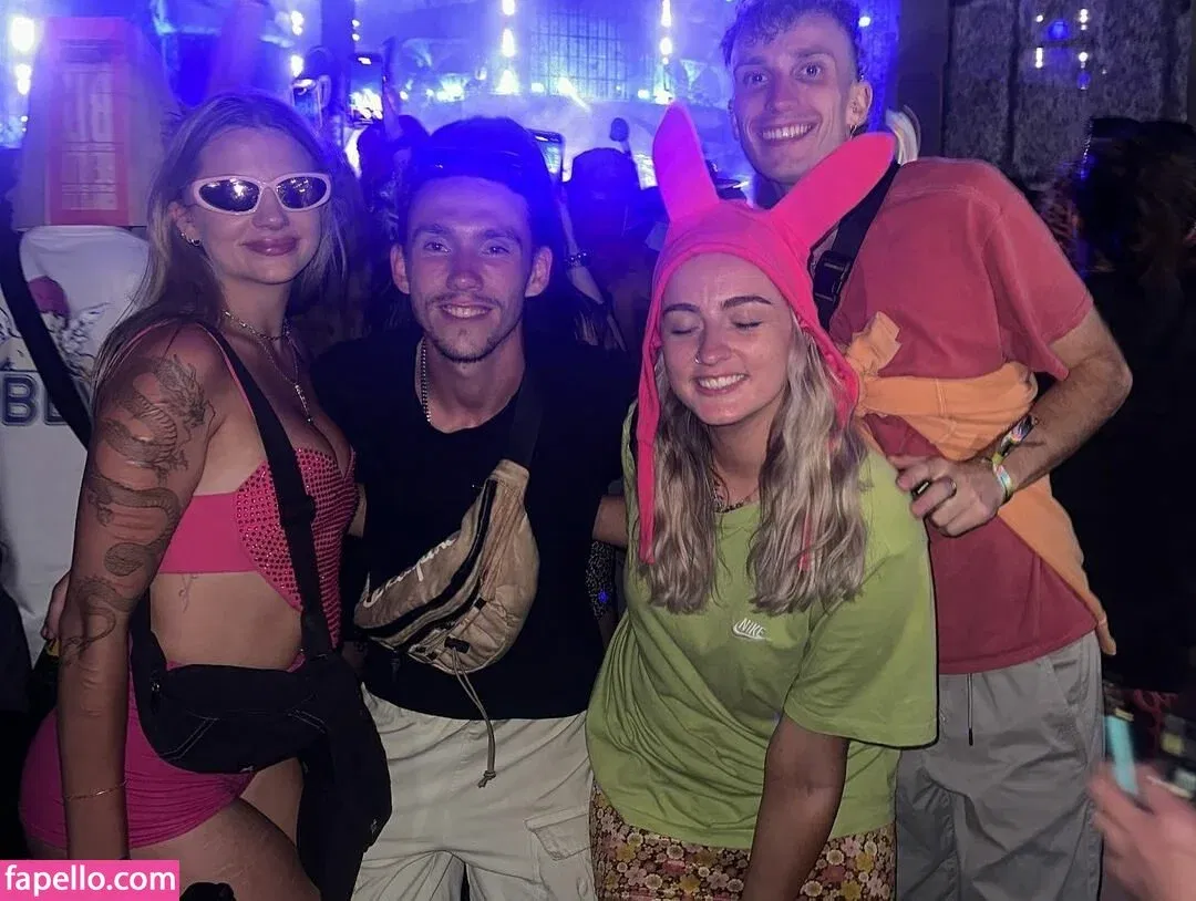 pom_wm Onlyfans Photo Gallery 