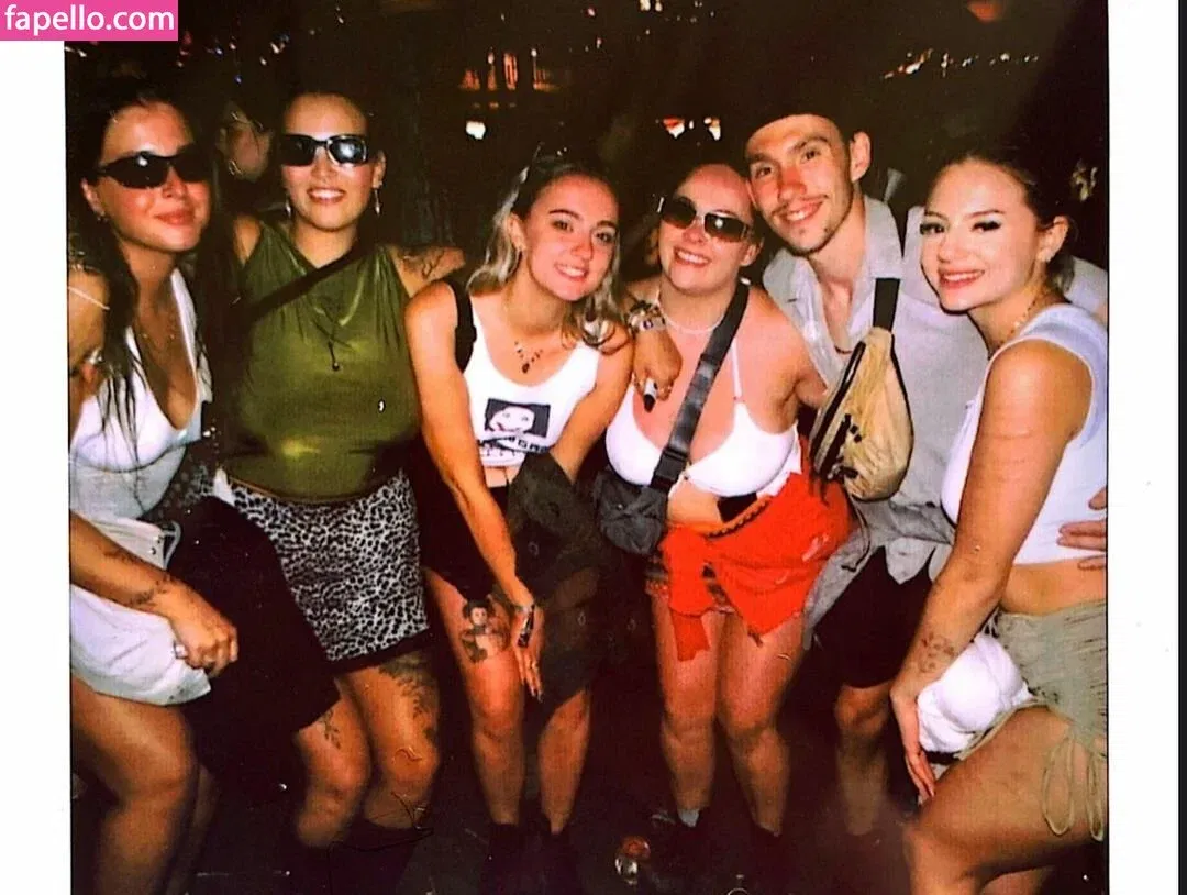 pom_wm Onlyfans Photo Gallery 