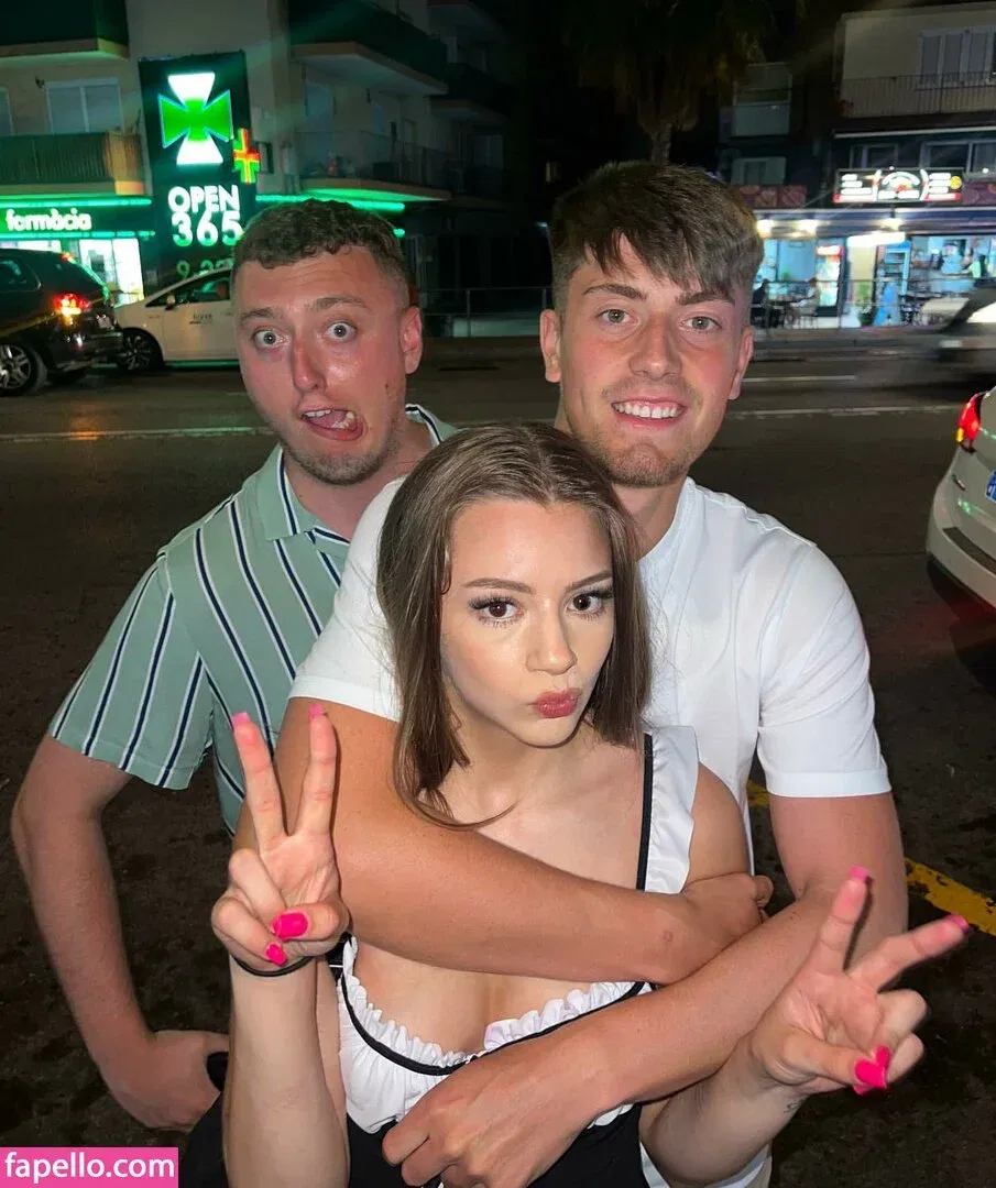 pom_wm Onlyfans Photo Gallery 