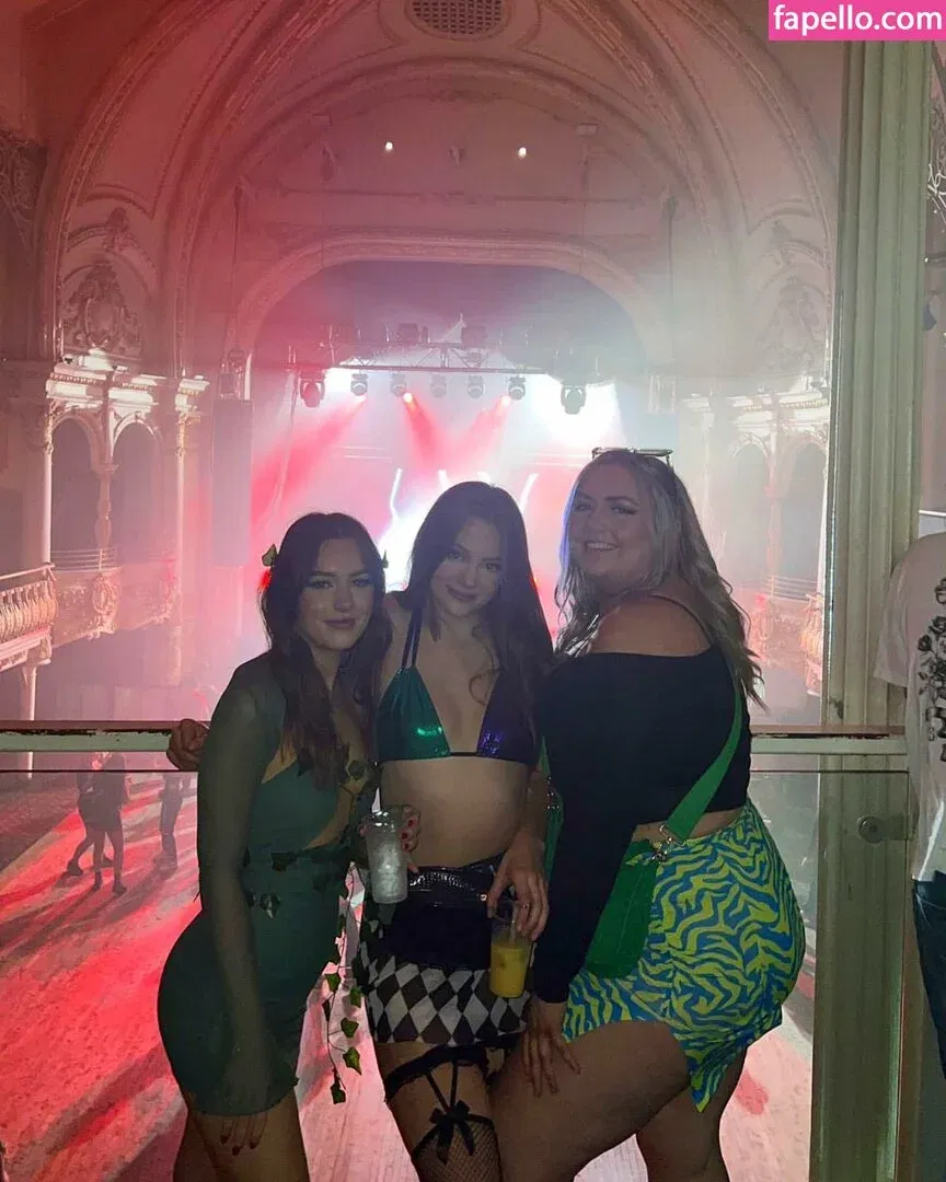 pom_wm Onlyfans Photo Gallery 