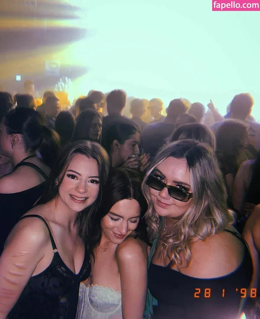 pom_wm Onlyfans Photo Gallery 