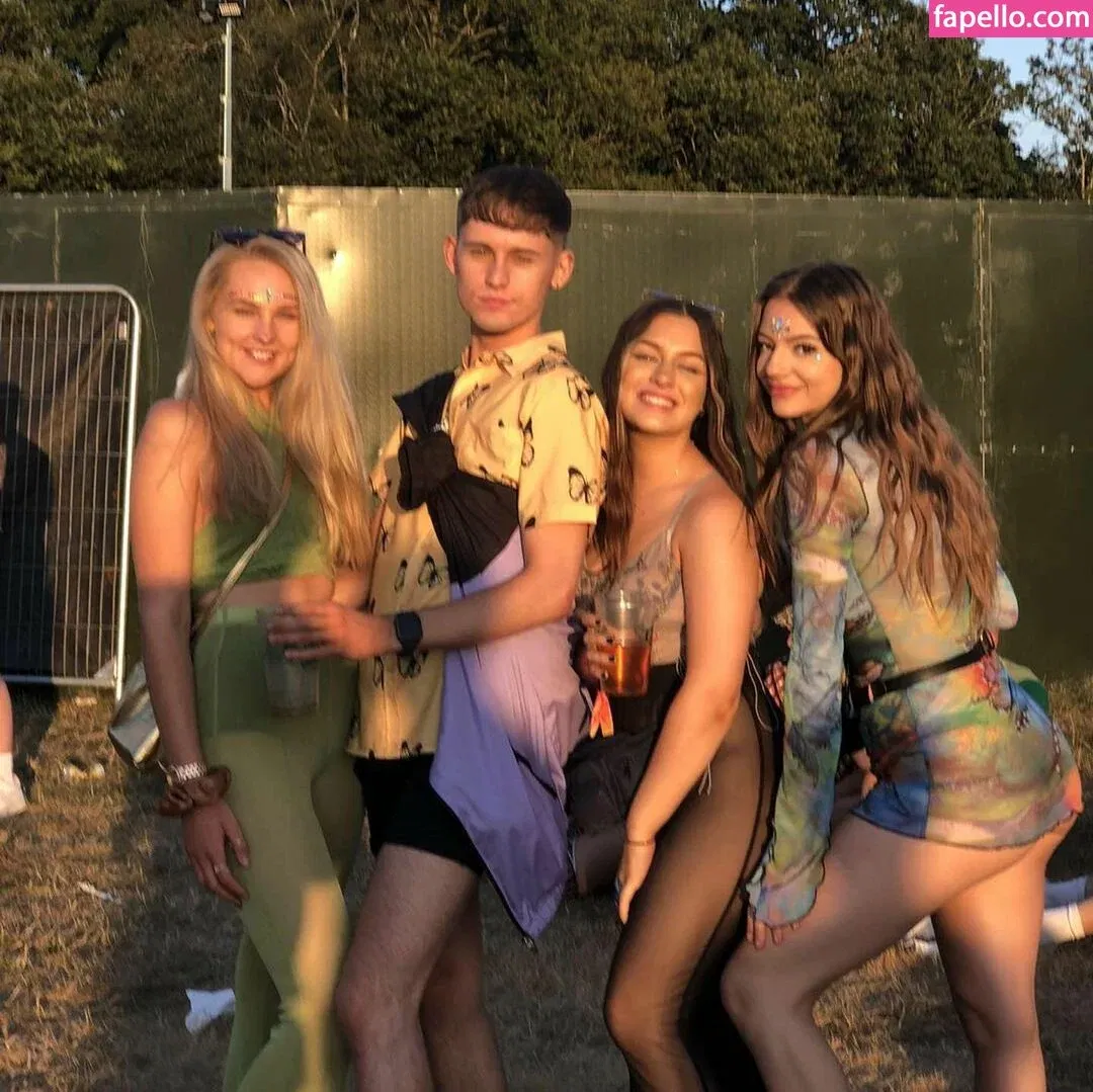 pom_wm Onlyfans Photo Gallery 