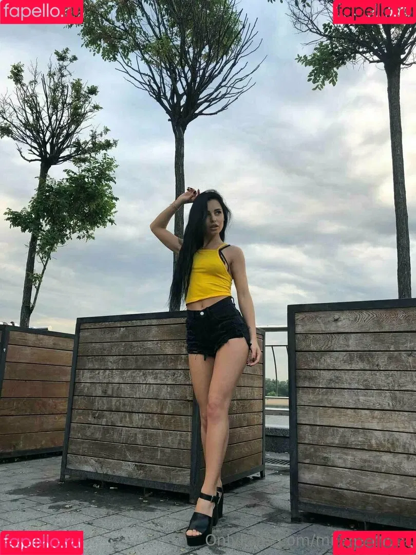 milana.moor Onlyfans Photo Gallery 