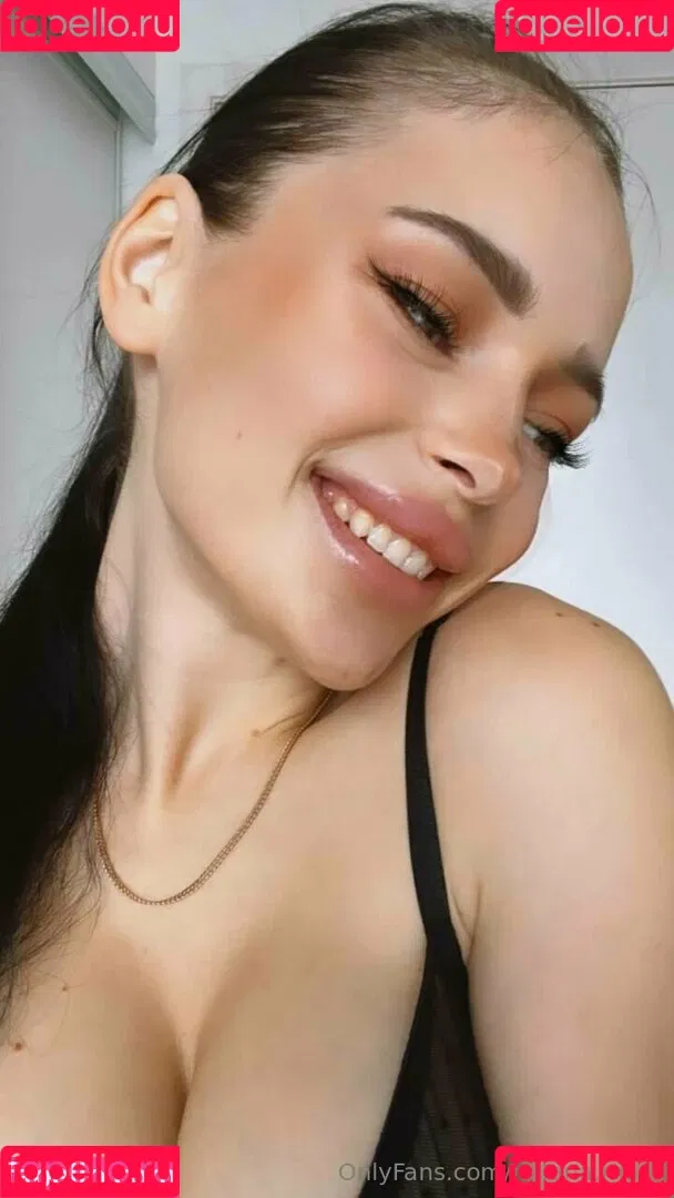 milana.moor Onlyfans Photo Gallery 