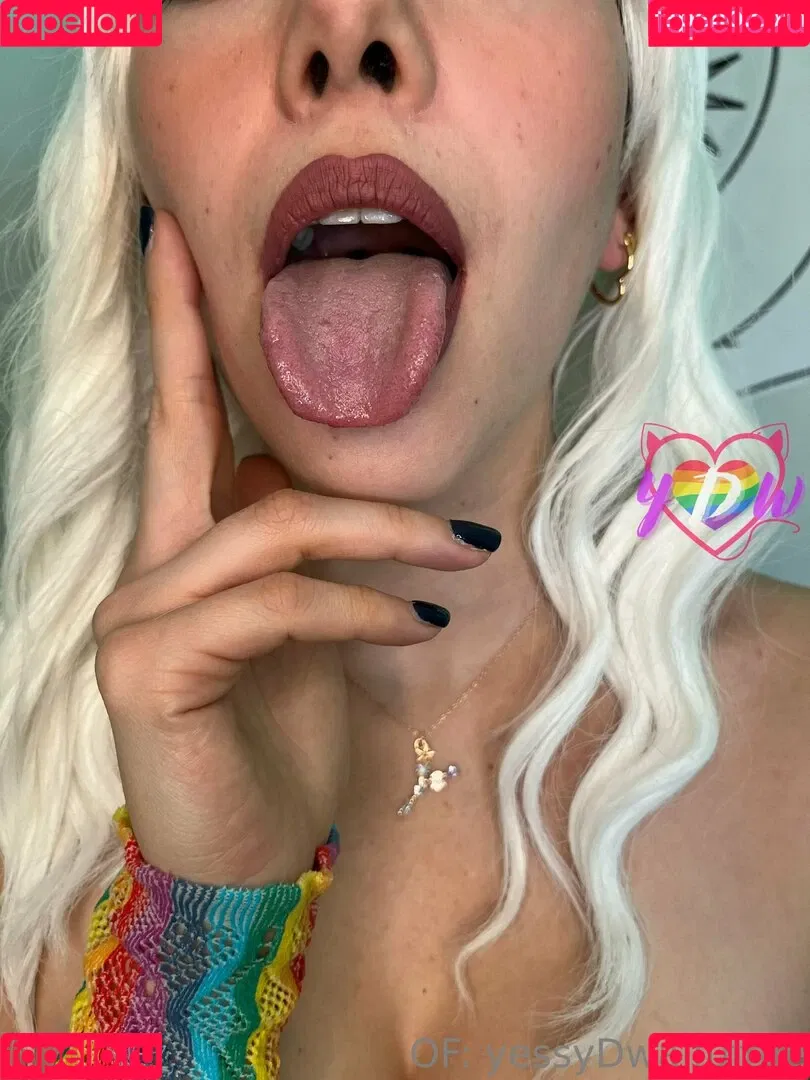 yessydwaifufree Onlyfans Photo Gallery 