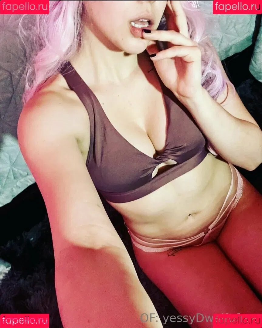 yessydwaifufree Onlyfans Photo Gallery 