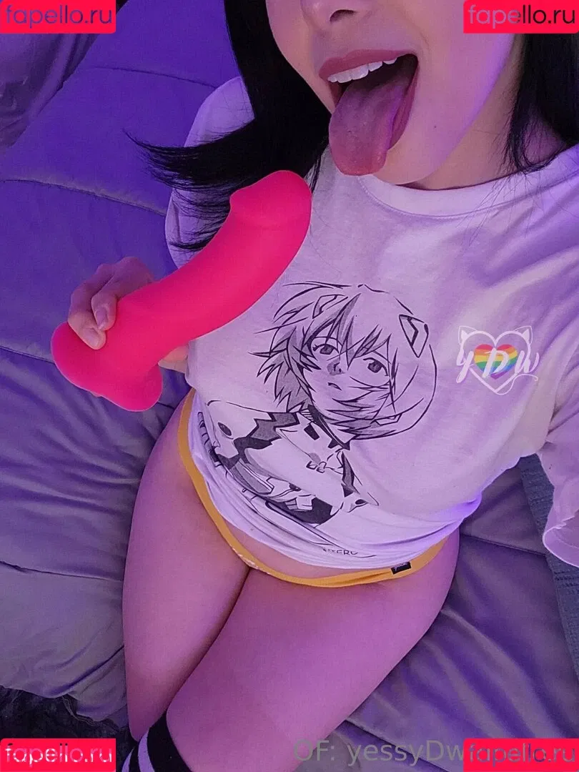yessydwaifufree Onlyfans Photo Gallery 