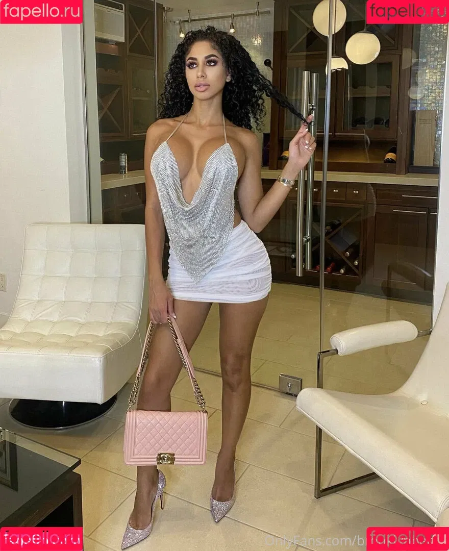 Brooklyn Benzz Onlyfans Photo Gallery 
