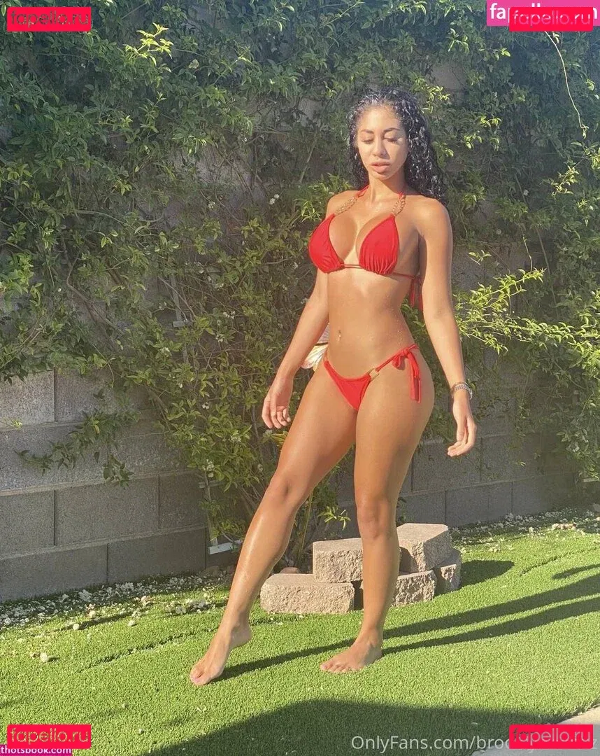 Brooklyn Benzz Onlyfans Photo Gallery 