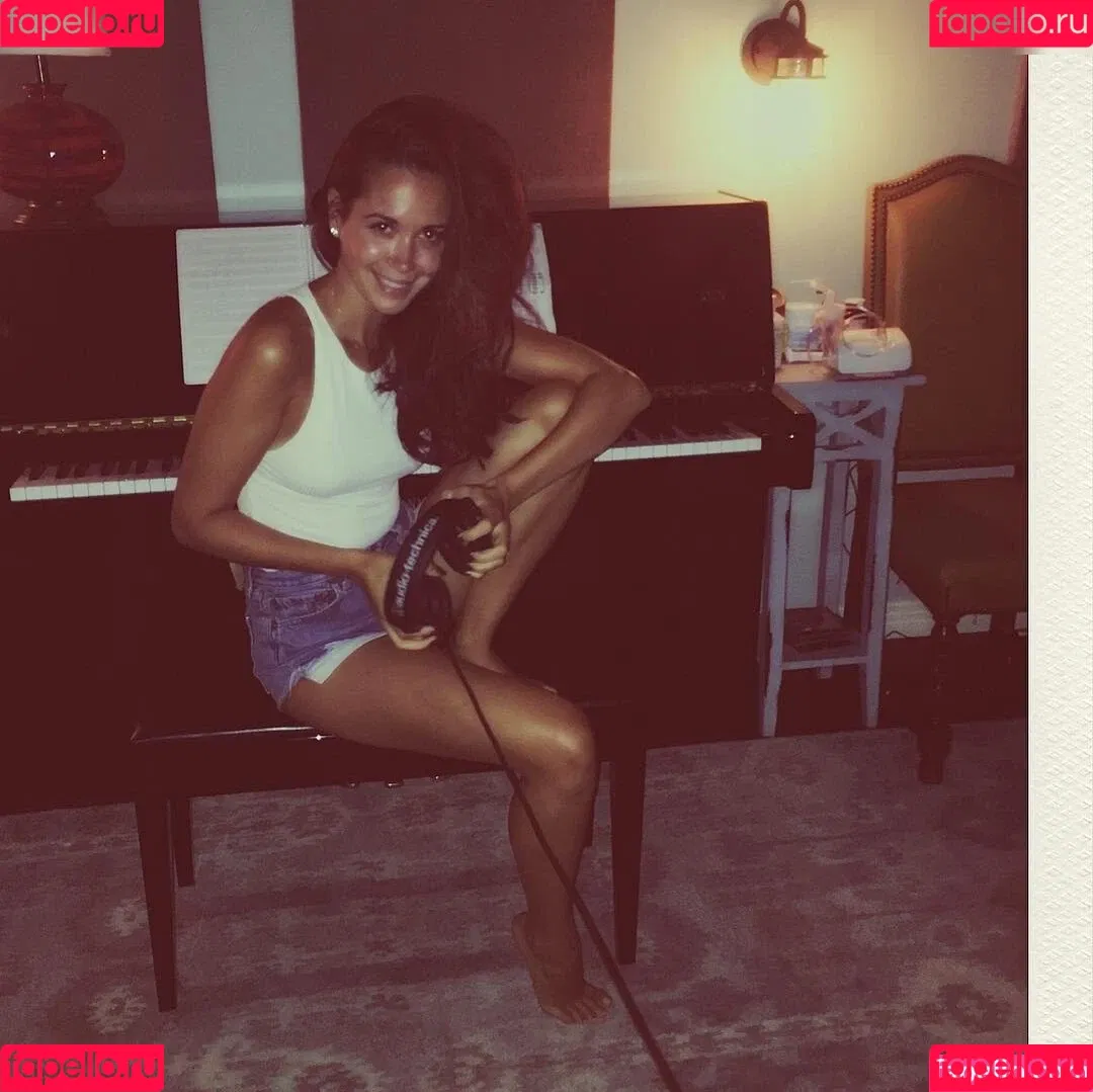 Mandy Capristo Onlyfans Photo Gallery 