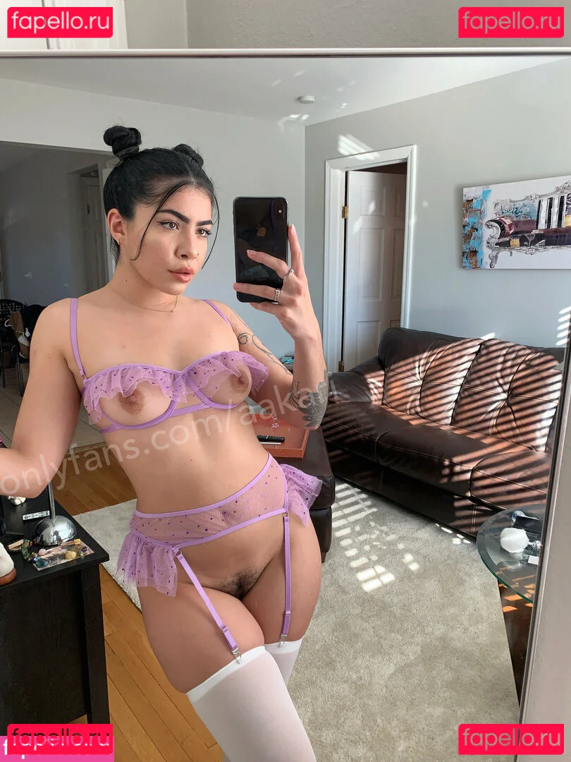 Akari Onlyfans Photo Gallery 