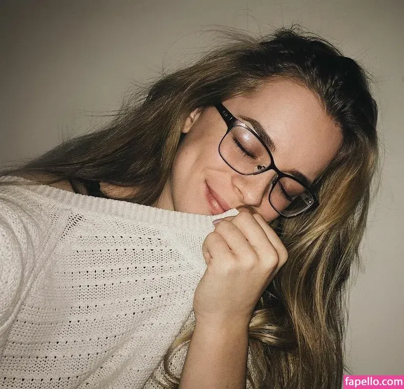 haleylarsonnn Onlyfans Photo Gallery 