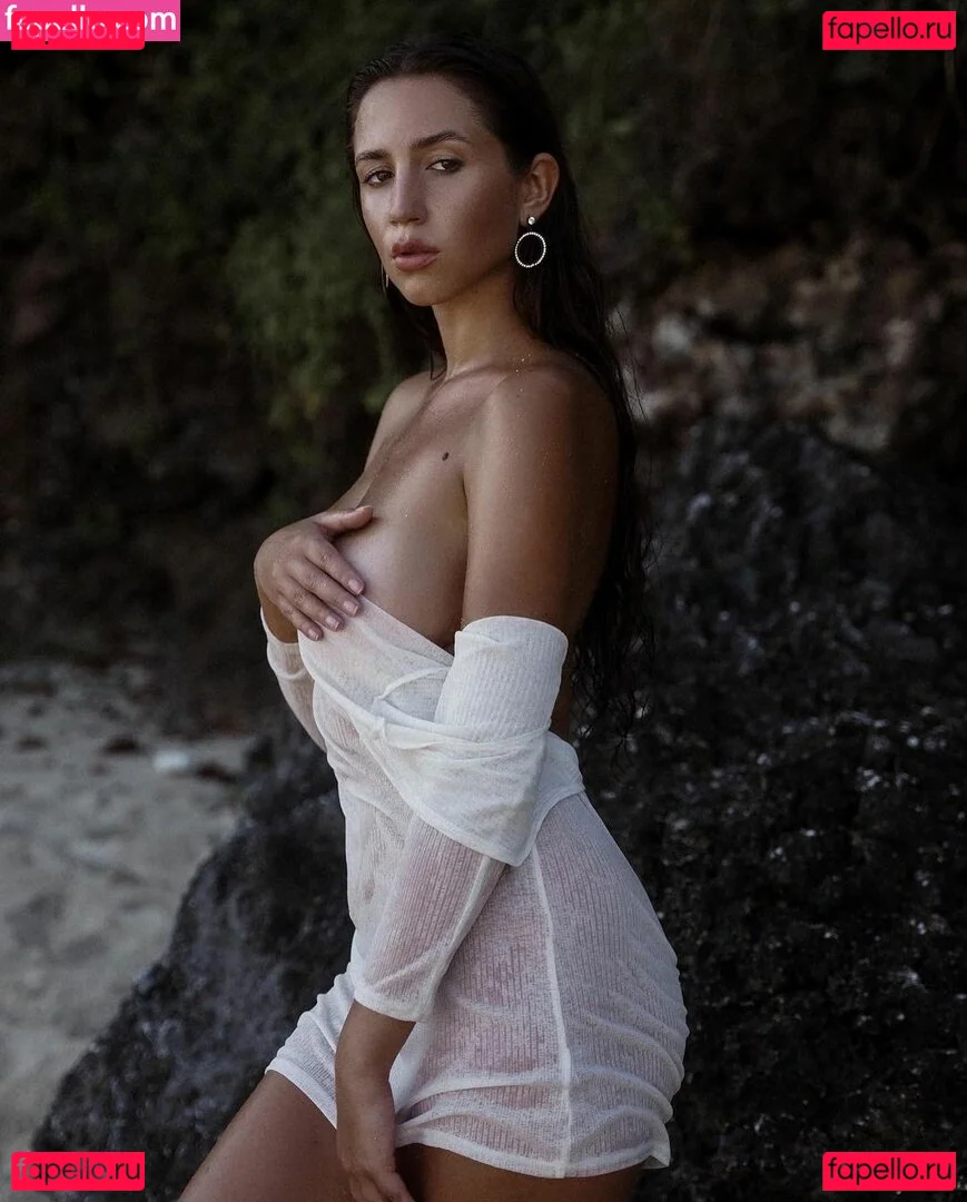 iuliagyrbu Onlyfans Photo Gallery 