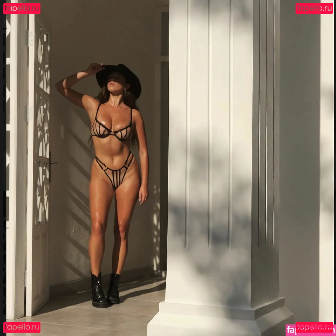 iuliagyrbu Onlyfans Photo Gallery 