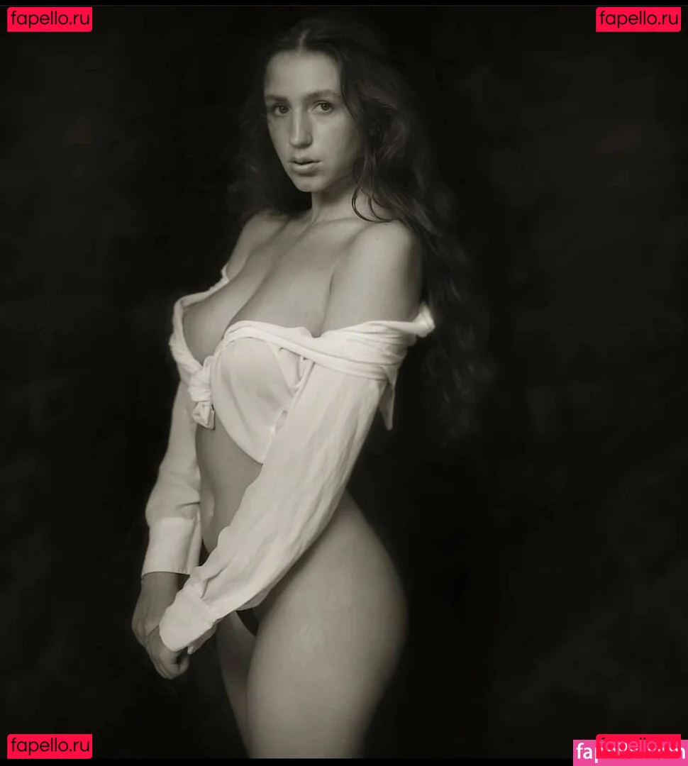 iuliagyrbu Onlyfans Photo Gallery 