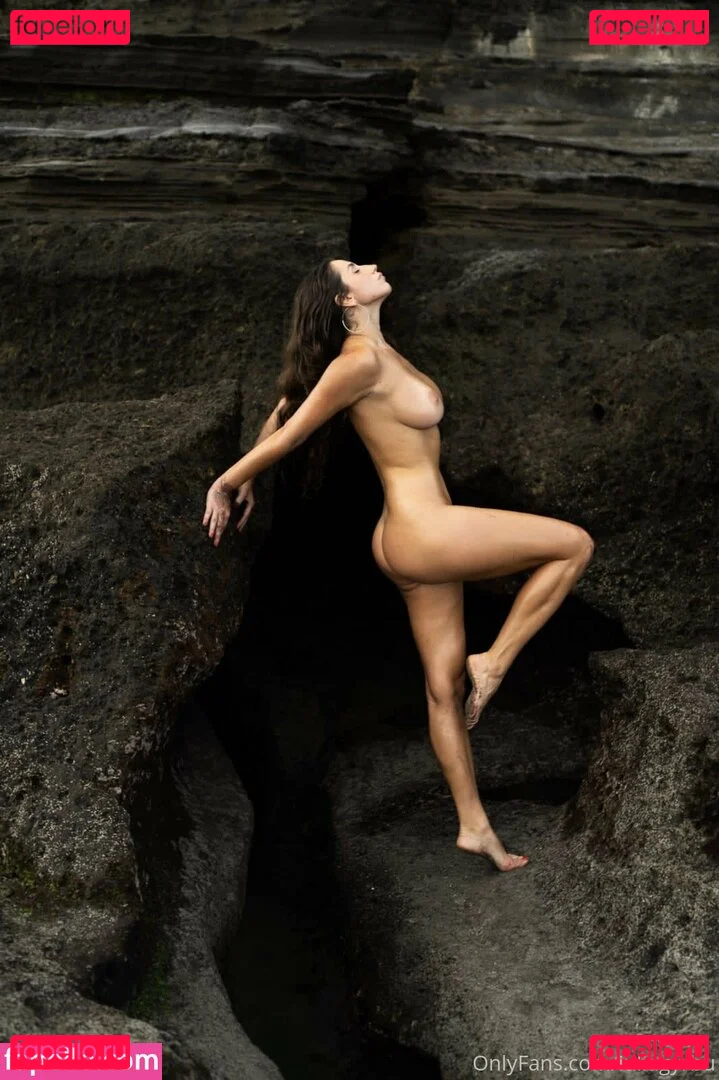 iuliagyrbu Onlyfans Photo Gallery 