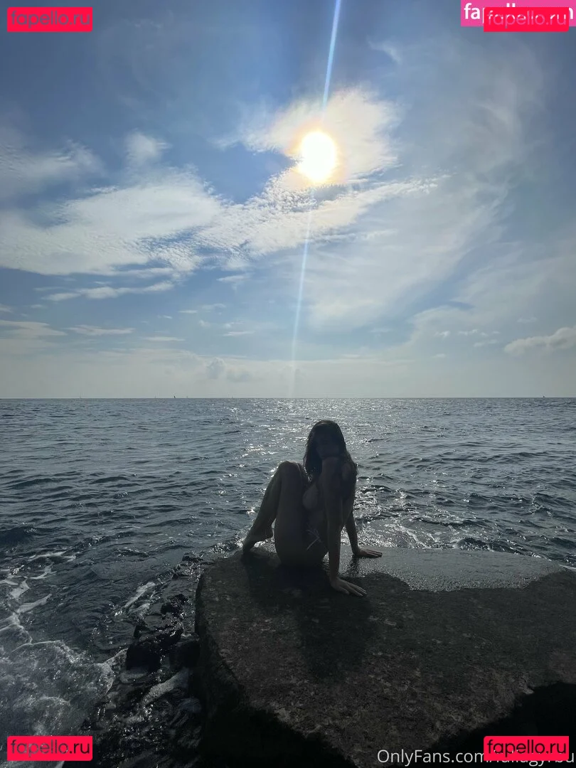 iuliagyrbu Onlyfans Photo Gallery 