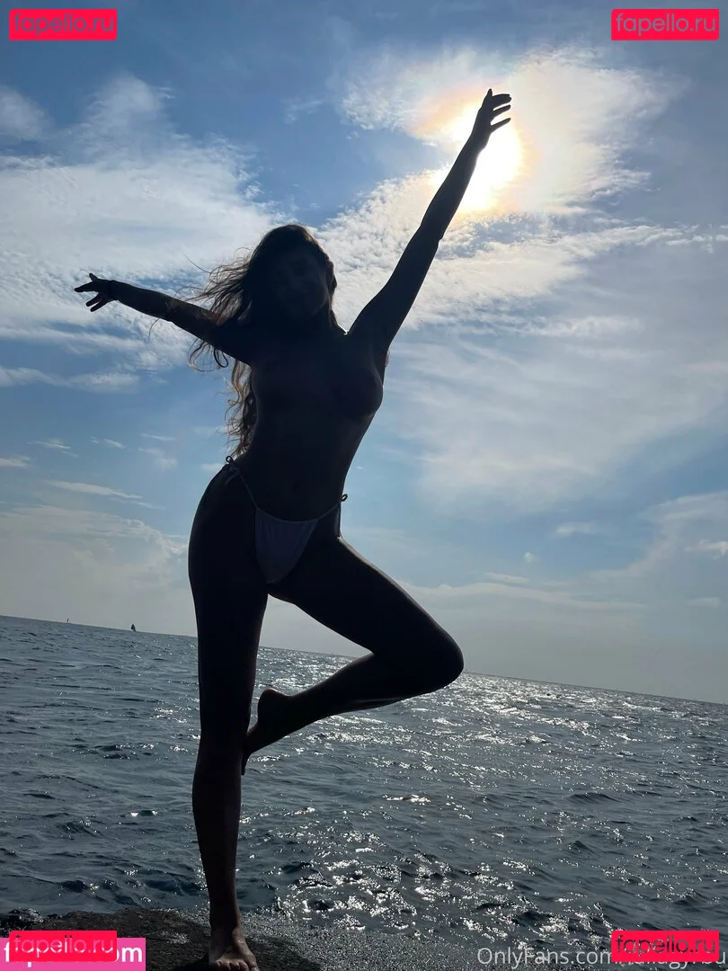 iuliagyrbu Onlyfans Photo Gallery 