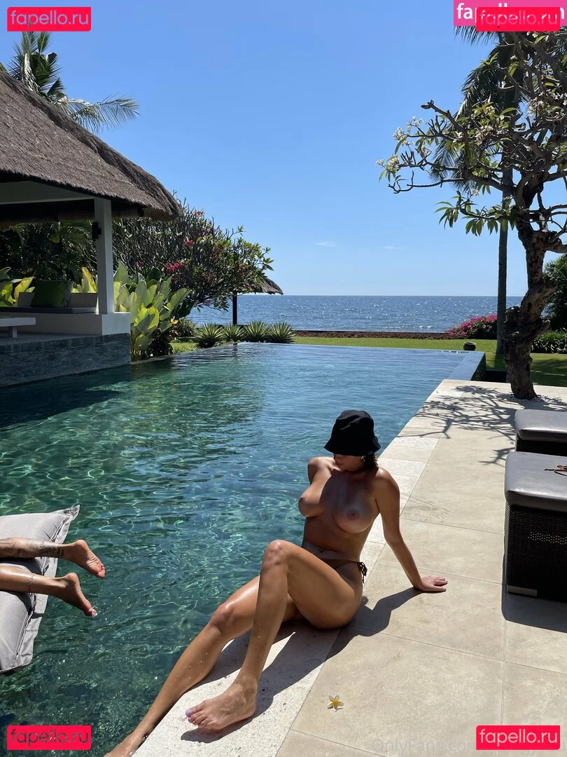 iuliagyrbu Onlyfans Photo Gallery 