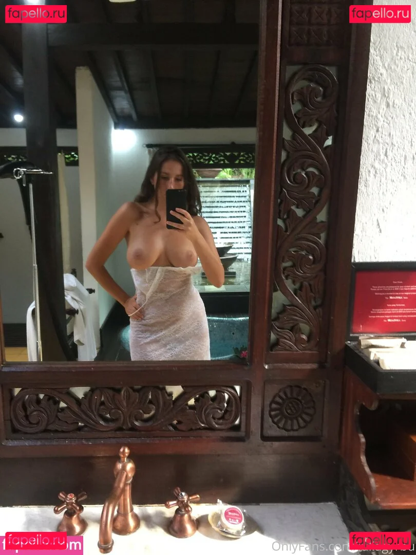 iuliagyrbu Onlyfans Photo Gallery 