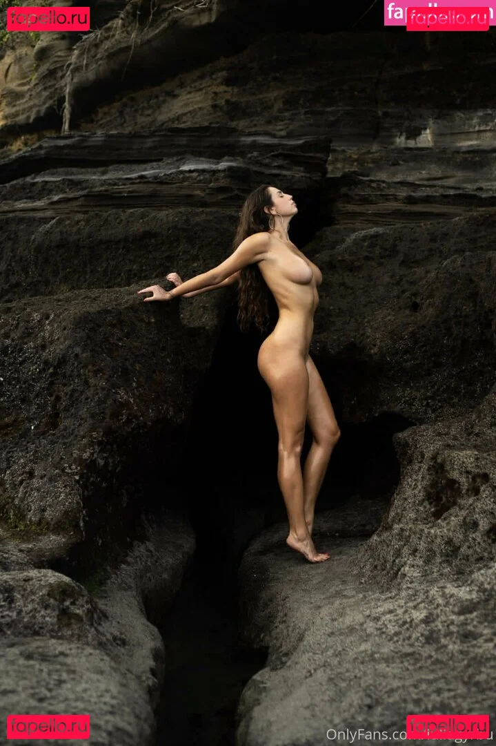 iuliagyrbu Onlyfans Photo Gallery 