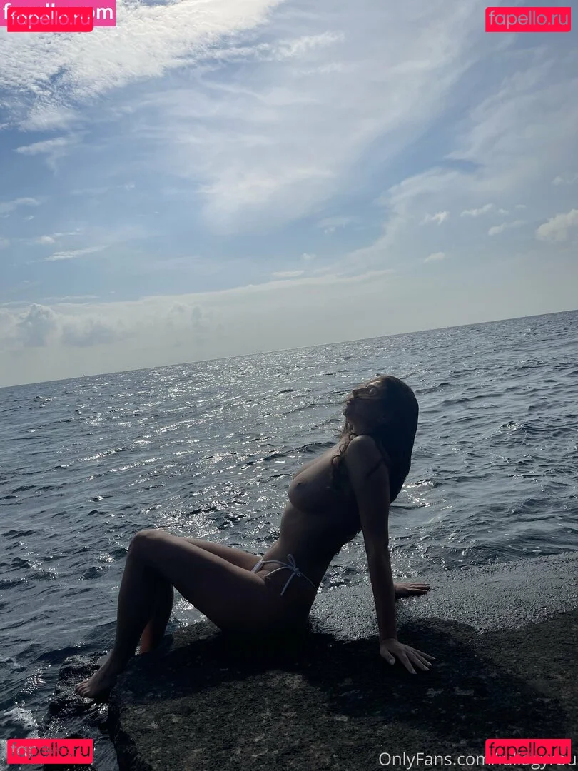 iuliagyrbu Onlyfans Photo Gallery 