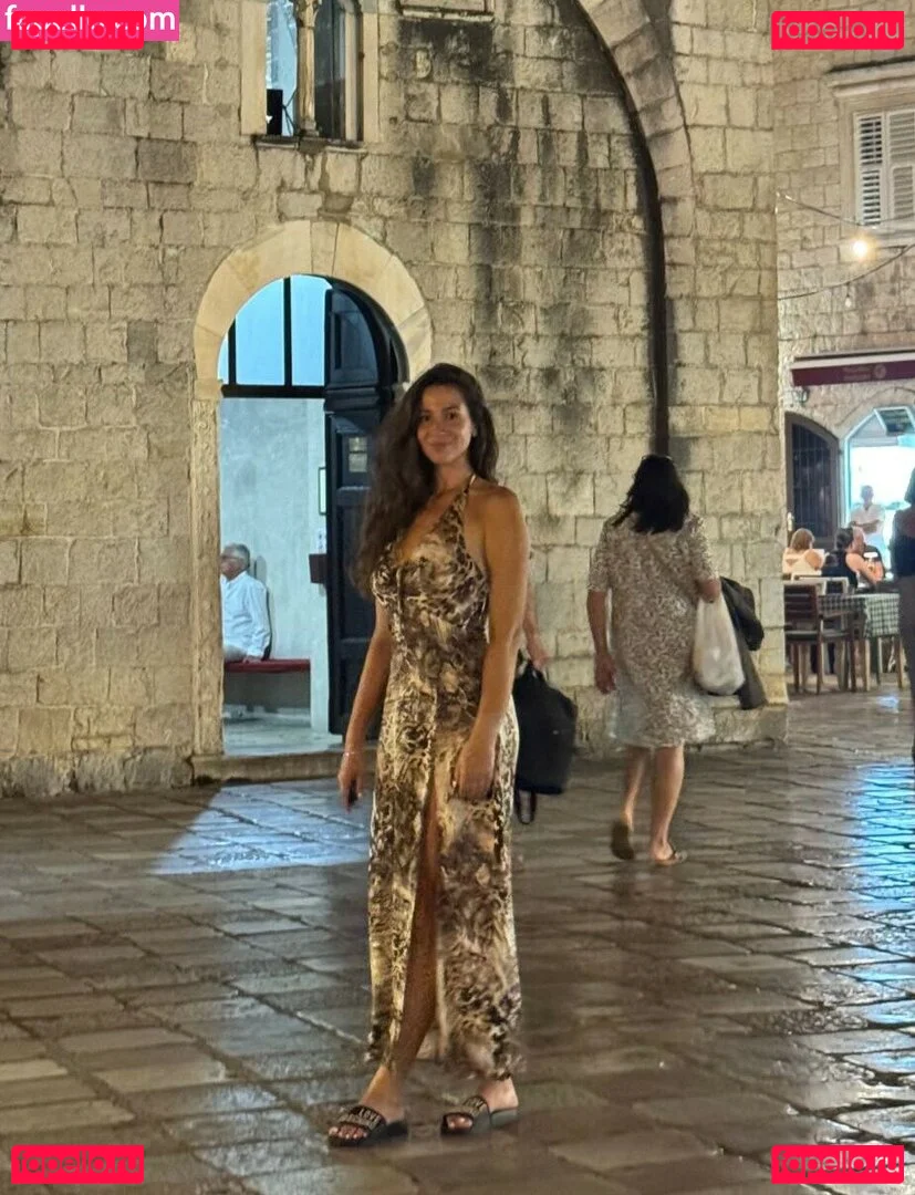 iuliagyrbu Onlyfans Photo Gallery 