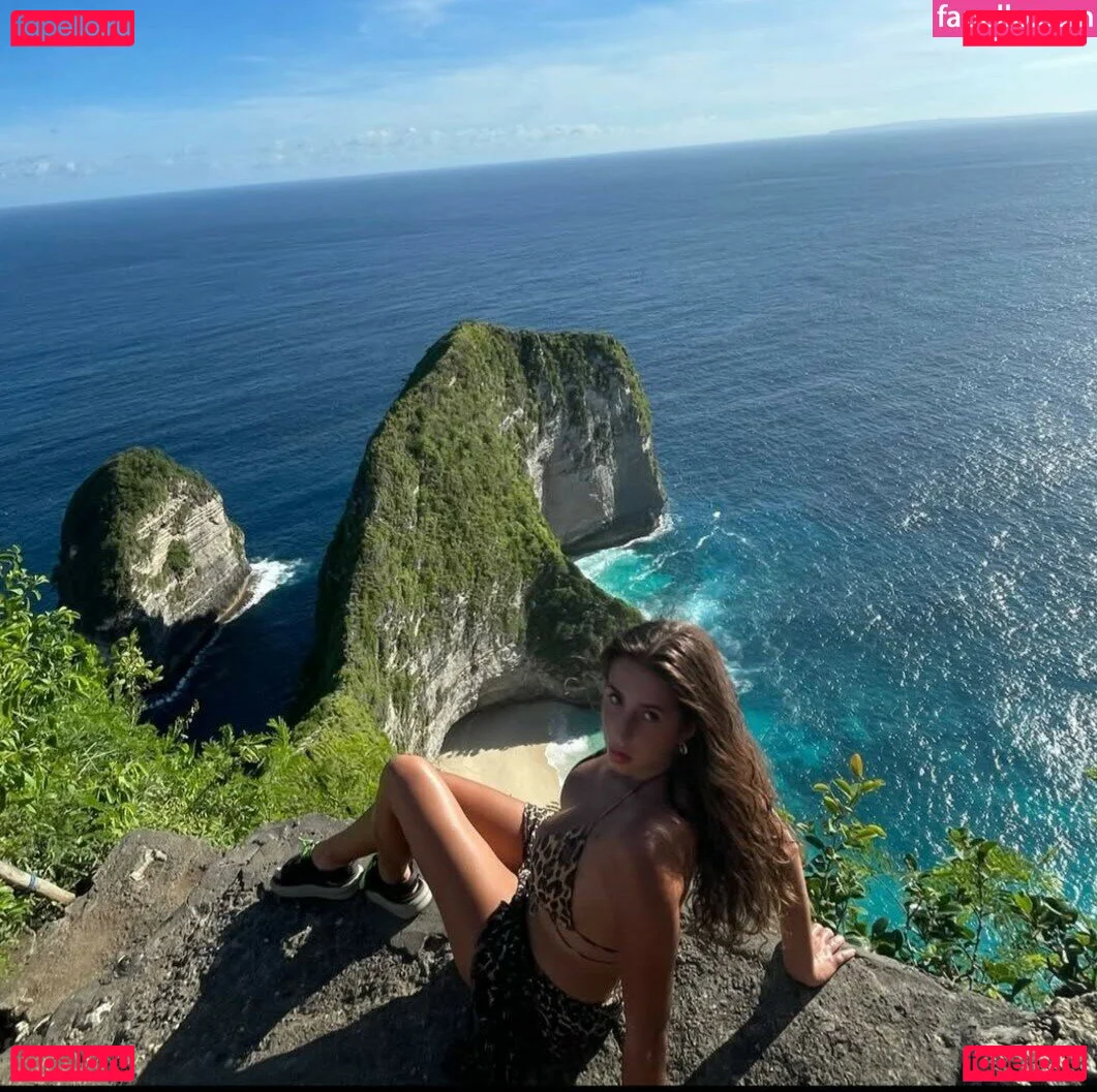 iuliagyrbu Onlyfans Photo Gallery 