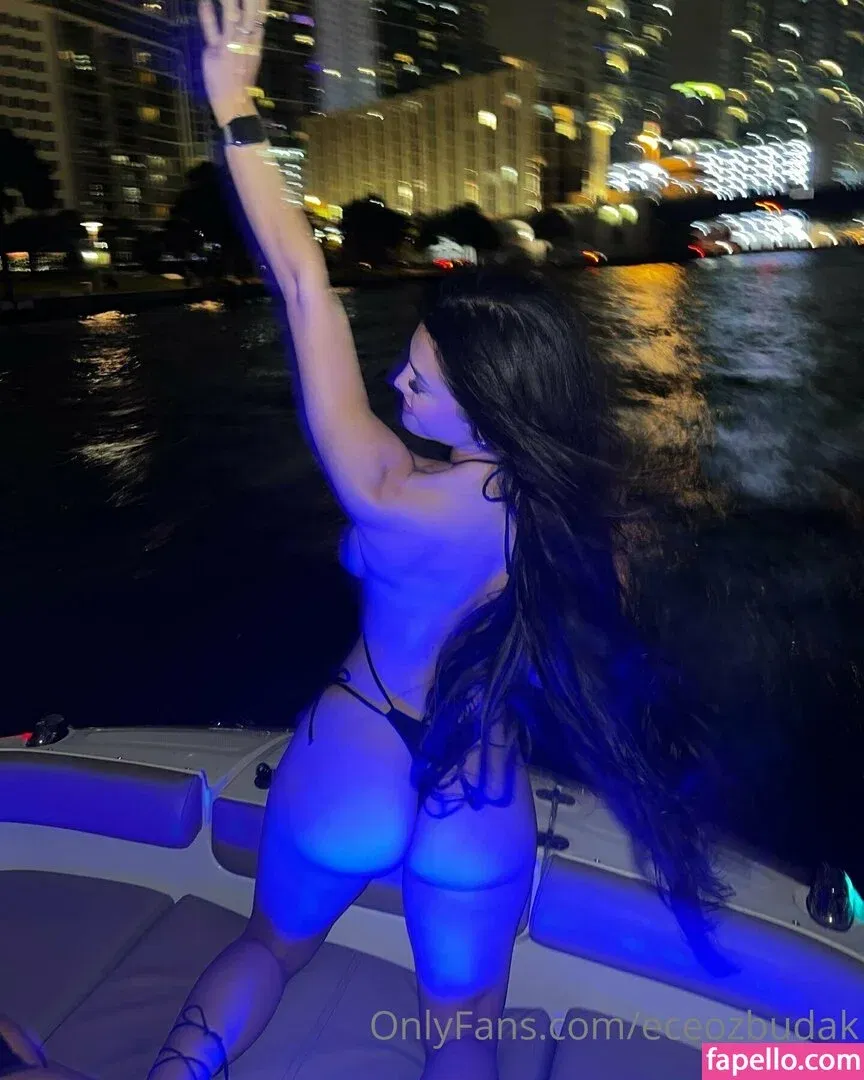 eceozbdk Onlyfans Photo Gallery 